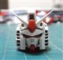 細かいパーツで構成された「ＭＧガンダムＶｅｒ．３．０」のヘッドユニット。なかなかハンサムな顔立ちだ（（Ｃ）創通・サンライズ）