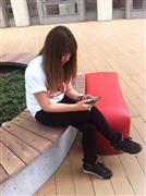 いつでもどこでも連絡がとれる、コミュニケーションアプリ「ＬＩＮＥ」は学生の必須アイテムだ＝２０１３（平成２５）年７月１６日（関西大学＿谷本奈穂ゼミ＿有志学生記者撮影）