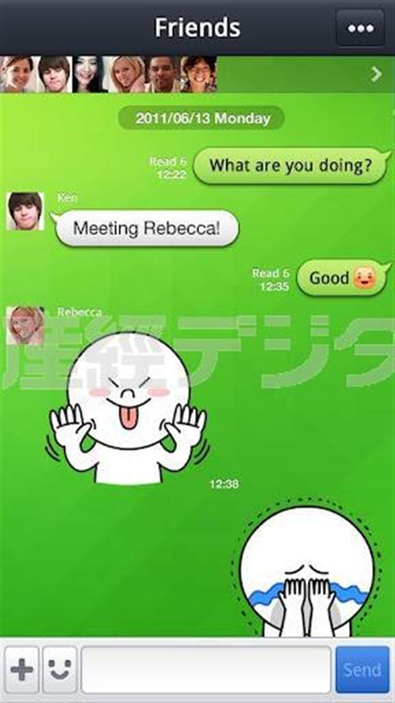 複数の友人と同時にコミュニケーションが行えるＬＩＮＥのチャット画面＝２０１３（平成２５）年８月（関西大学＿谷本奈穂ゼミ＿有志学生記者撮影）