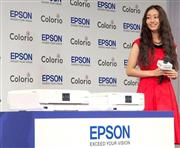 エプソンの新製品をＰＲするイメージキャラクターで女優の忽那汐里さん＝３日、東京都文京区