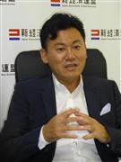 会見する三木谷浩史新経連代表幹事＝4日、東京都内（早坂礼子撮影）