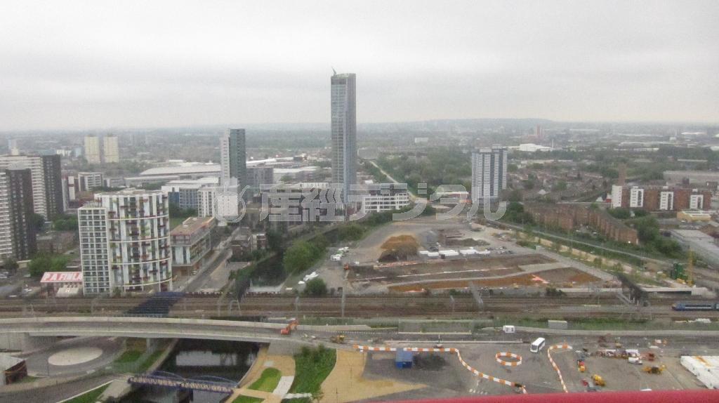 複合商業施設への再開発が進むロンドン五輪のメーン会場だったオリンピックパーク＝２０１３年、英国・首都ロンドン（ロンドン大学ゴールドスミス校、有志学生記者撮影）