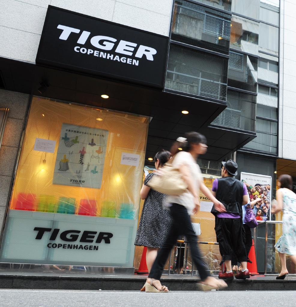 レジ増設などのため臨時休業したデンマーク雑貨店「タイガー」＝大阪市中央区