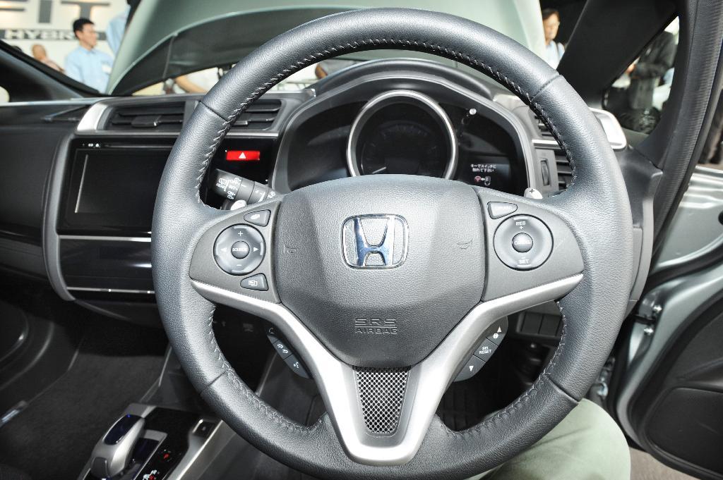 ホンダが発表した、３代目となる新型「フィット」の車内＝５日、千葉県浦安市舞浜（寺河内美奈撮影）