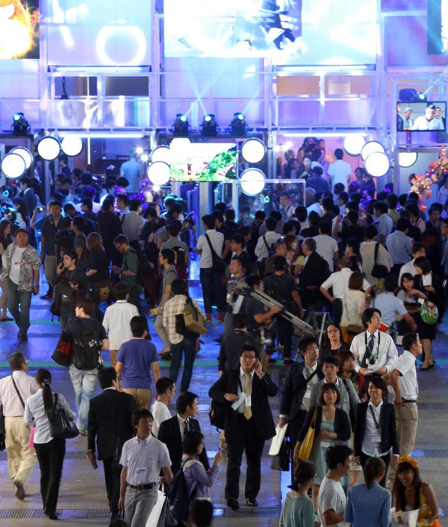 多くの入場者で賑わう「東京ゲームショウ２０１３」＝１９日午前、千葉市の幕張メッセ（小野淳一撮影）
