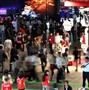 初日から多くの入場者で賑わう「東京ゲームショウ２０１３」＝１９日午前、千葉市の幕張メッセ（小野淳一撮影）