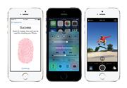 新型スマートフォン「iPhone5s」（アップル提供）