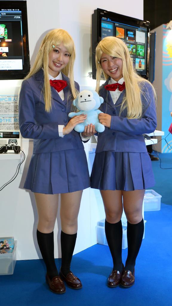 東京ゲームショウ２０１３。週末コンテンツ「コンパニオン特集」ひかりＴＶゲームＸハイスコアガールの女性＝１９日、千葉市の幕張メッセ（小野淳一撮影）