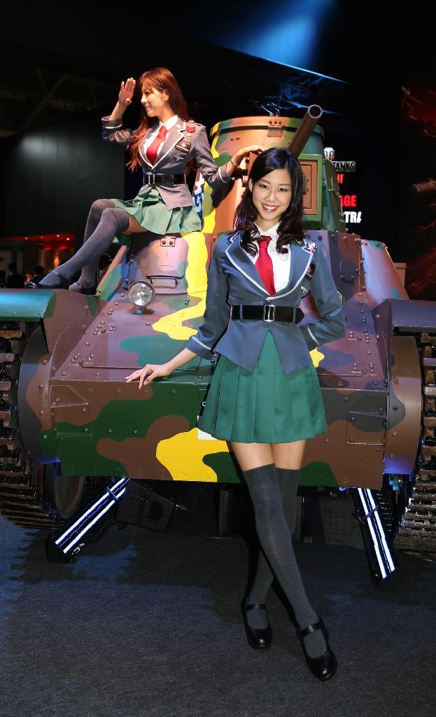 東京ゲームショウ２０１３。週末コンテンツ「コンパニオン特集」ＷＡＲＧＡＭＩＮＧＪＡＰＡＮの女性＝１９日、千葉市の幕張メッセ（小野淳一撮影）