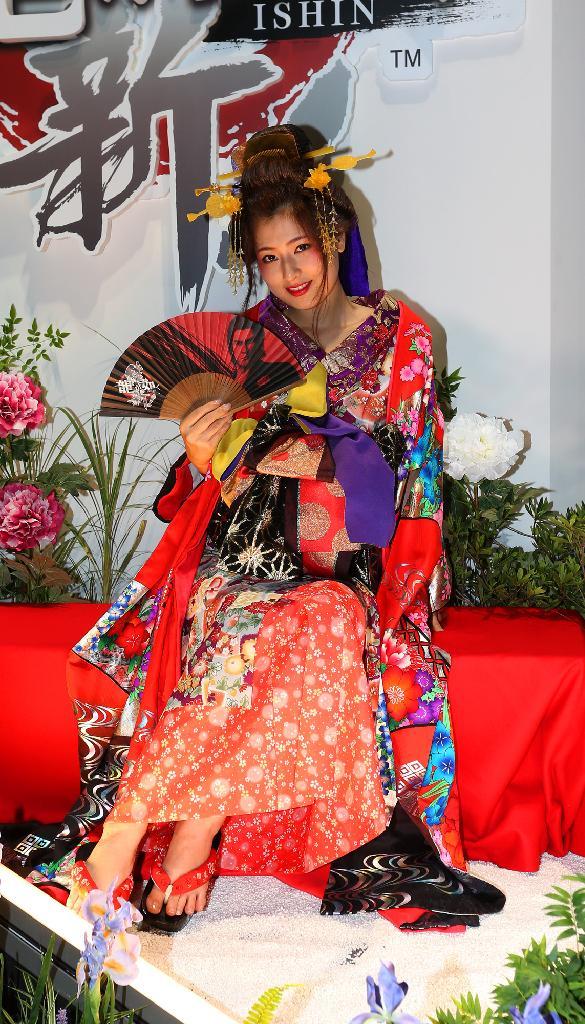 東京ゲームショウ２０１３。週末コンテンツ「コンパニオン特集」セガの女性＝１９日、千葉市の幕張メッセ（小野淳一撮影）