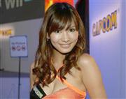 東京ゲームショウ２０１３。週末コンテンツ「コンパニオン特集」カプコンの女性＝１９日、千葉市の幕張メッセ（小野淳一撮影）