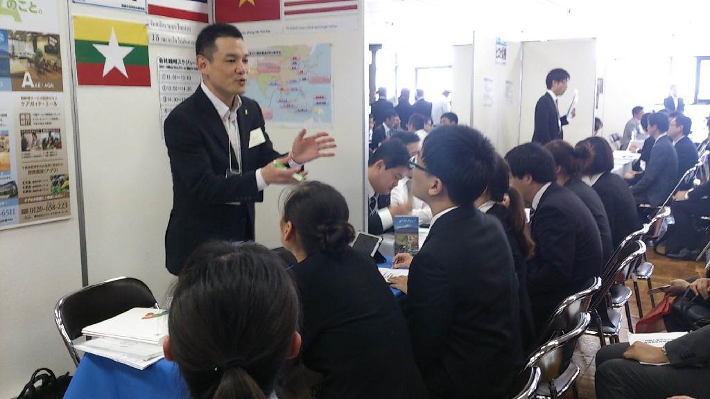 東京商工会議所が主催する、アジアからの留学生と中小企業の合同就職説明会。日本企業と現地の橋渡し役が求められている＝東京都都港区