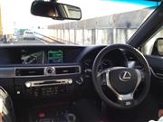 トヨタ自動車が開発した自動運転車のデモ走行＝都内の首都高速道路（飯田耕司撮影）