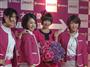 ピーチ・アビエーションの「公式ＣＡ」となった元ＡＫＢ４８の篠田麻里子さん（右から２人目）＝２８日、東京都渋谷区