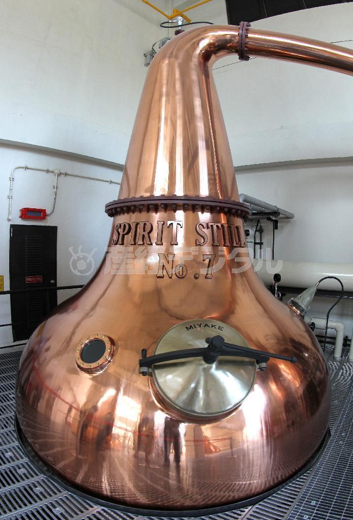 サントリーが設置した新しい蒸溜釜＝大阪府島本町（前川純一郎撮影）