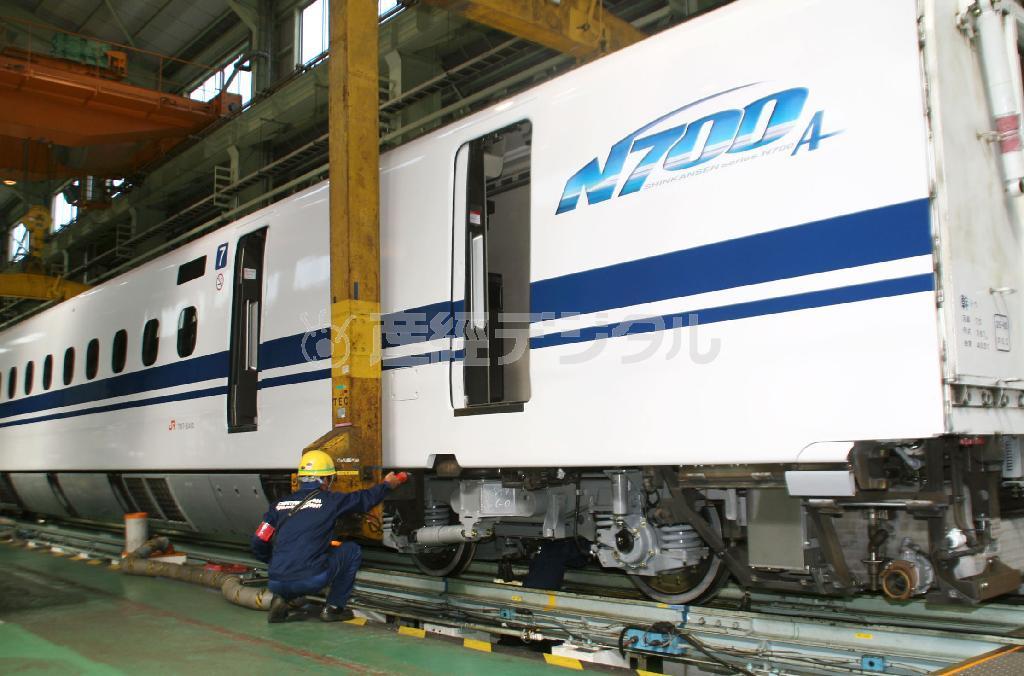 ＪＲ東海浜松工場で公開された東海道新幹線車両の改造工事。改造工事後にロゴも「Ｎ７００」から「Ｎ７００Ａ」にバージョンアップ＝２１日、浜松市
