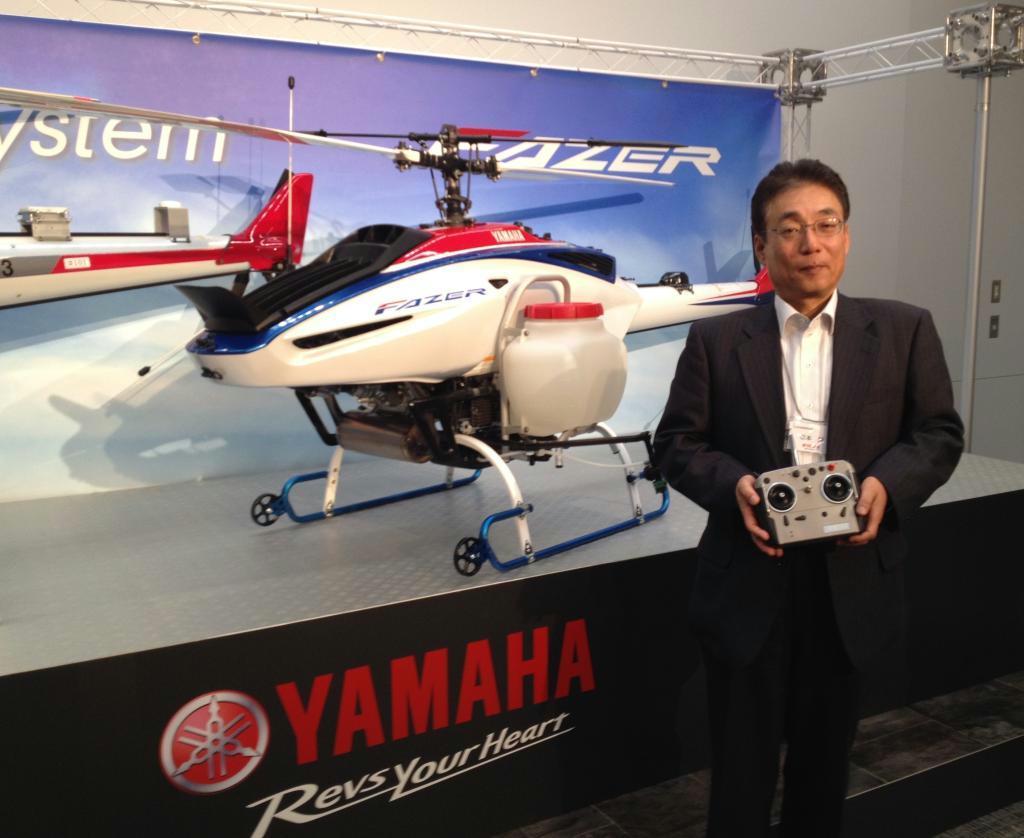 ヤマハ発動機が１１月から発売する新型の産業用無人ヘリコプター「フェーザー」＝２２日、東京都千代田区