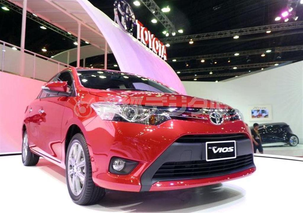 ４月にタイで発売した新型「ヴィオス」。新興国の中間所得層を狙ったコンパクトカーだ＝４月、タイ・ノンタブリ県