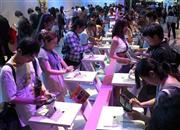 東京ゲームショウ２０１３。ガンホー・オンライン・エンターテイメントのブースに設けられた体験ブースには多くの人が集まった