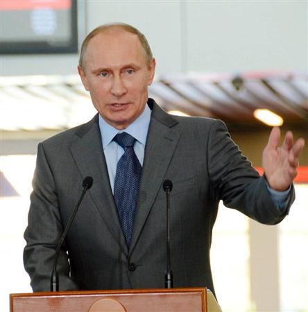 ２８日、ロシア南部ソチのアドレル駅で行われた新駅舎の完成式典であいさつするプーチン大統領（共同）