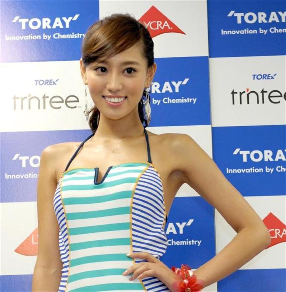 ２０１４年東レ水着キャンペーンガールに選ばれた森友里恵さん＝３１日午後、東京都中央区（植村光貴撮影）