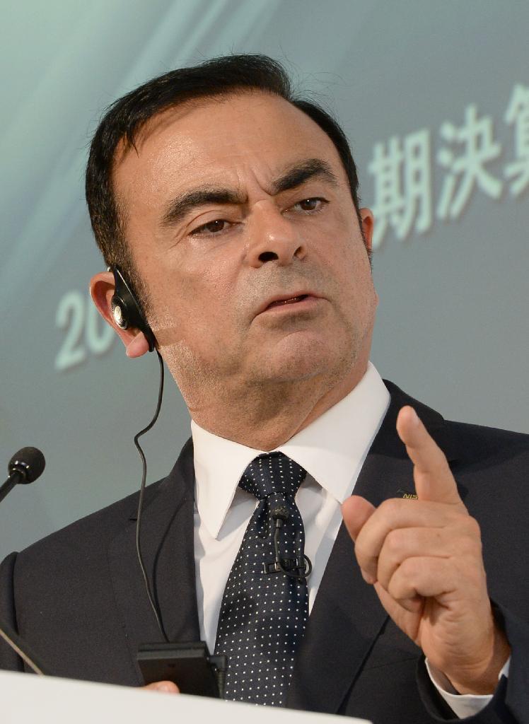 日産自動車、２０１３年度上期決算及び同日付の役員発表について会見するカルロス・ゴーン（日産自動車代用取締役社長）＝１日午後、横浜市（宮川浩和撮影）