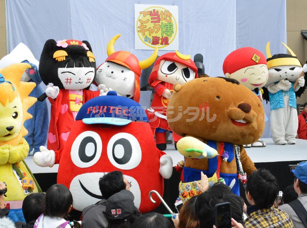 ゆるキャラなどが勢揃いした「ご当地キャラ博」の開幕式＝１０月１９日、滋賀県彦根市