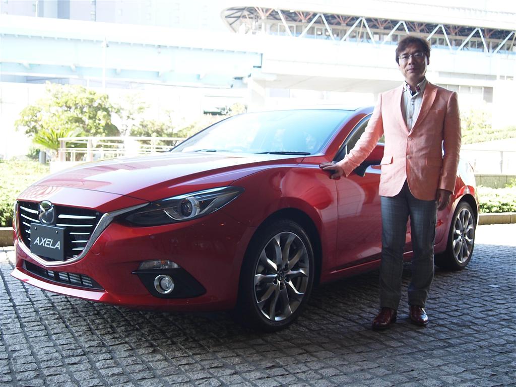 新型アクセラを紹介するマツダの猿渡健一郎商品本部主査