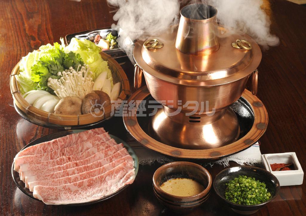 十二段家本店の名物「しゃぶしゃぶセット」。そこかしこに、この料理発祥の工夫がみられる