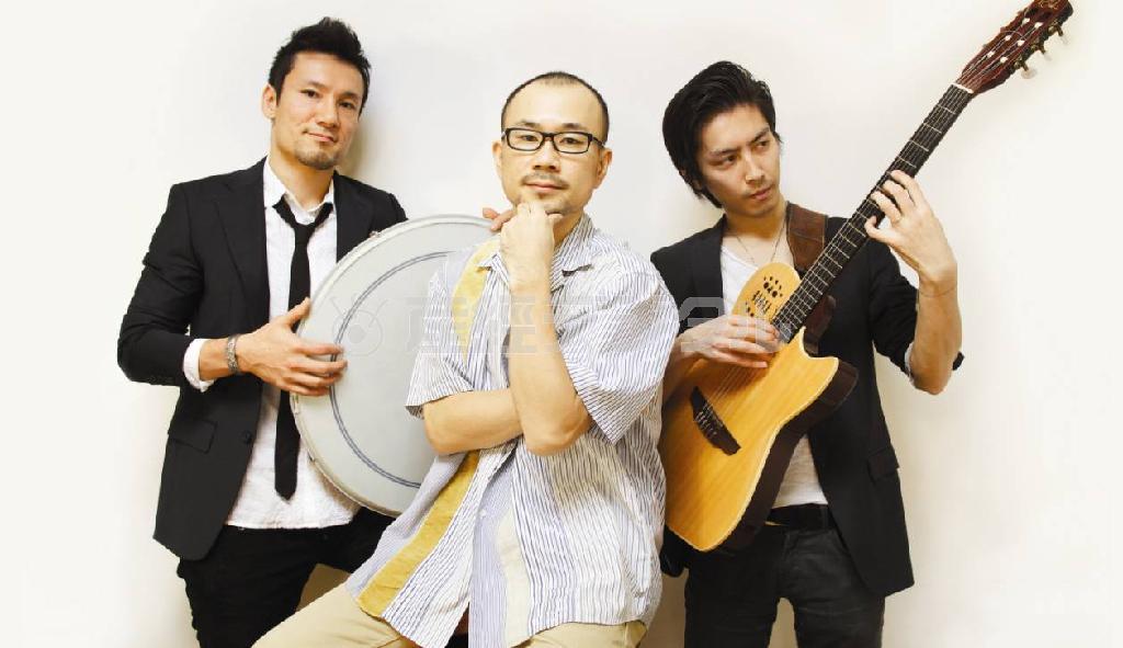 左から駒沢れお、奥野衆英、前田智洋。「エ・ヴィ・ダンス」は類例がない構成のユニットだ（提供写真）