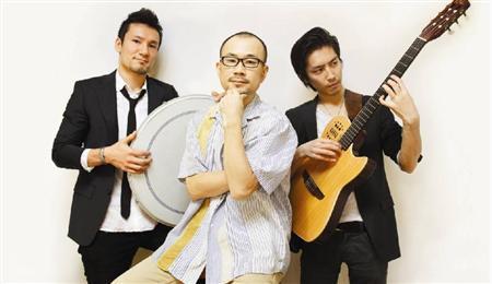 左から駒沢れお、奥野衆英、前田智洋。「エ・ヴィ・ダンス」は類例がない構成のユニットだ（提供写真）