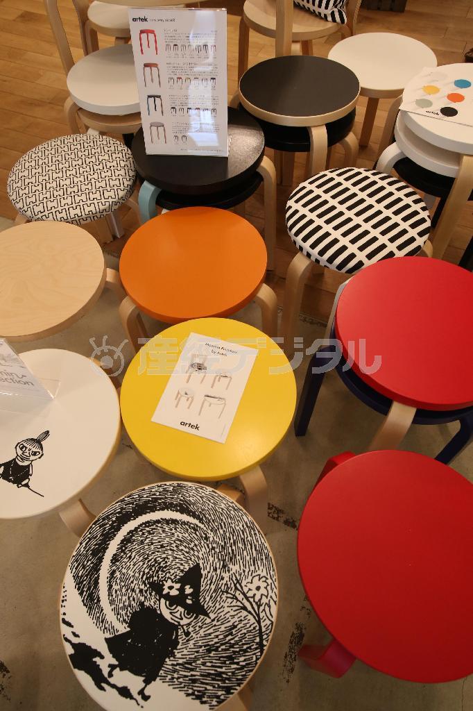 北欧フィンランドの有名メーカー、アルテックのスツール（いす、１万８９００円～）。誕生８０周年記念のモデルも充実している