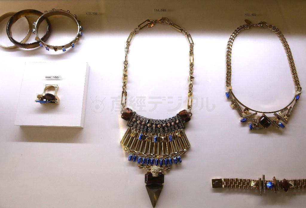 ＩＯＳＳＥＬＬＩＡＮＩ＿Ｔ－０２－ＩＯＳはイタリアのジュエリーブランド。「雷」をコンセプトにした日本唯一の直営店