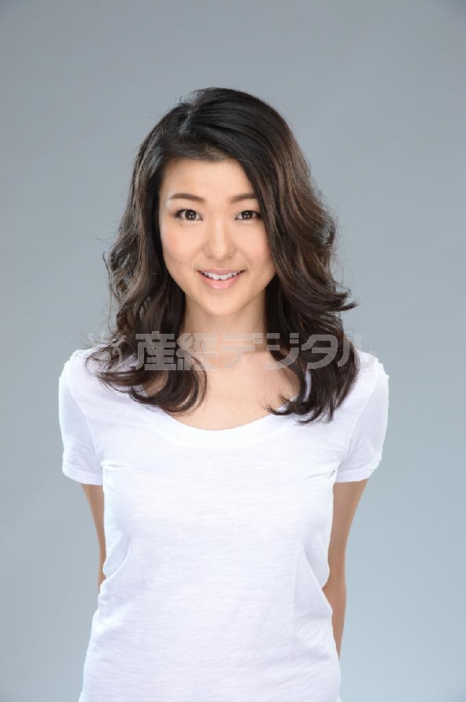 リスナーコミュニケーション型の新ワイドプログラム「ＳＭＩＬＥ＿ＯＮ＿ＳＵＮＤＡＹ」（毎週日曜９：００～１３：００放送）ナビゲーター、宮本絢子（Ｊ－ＷＡＶＥ提供）