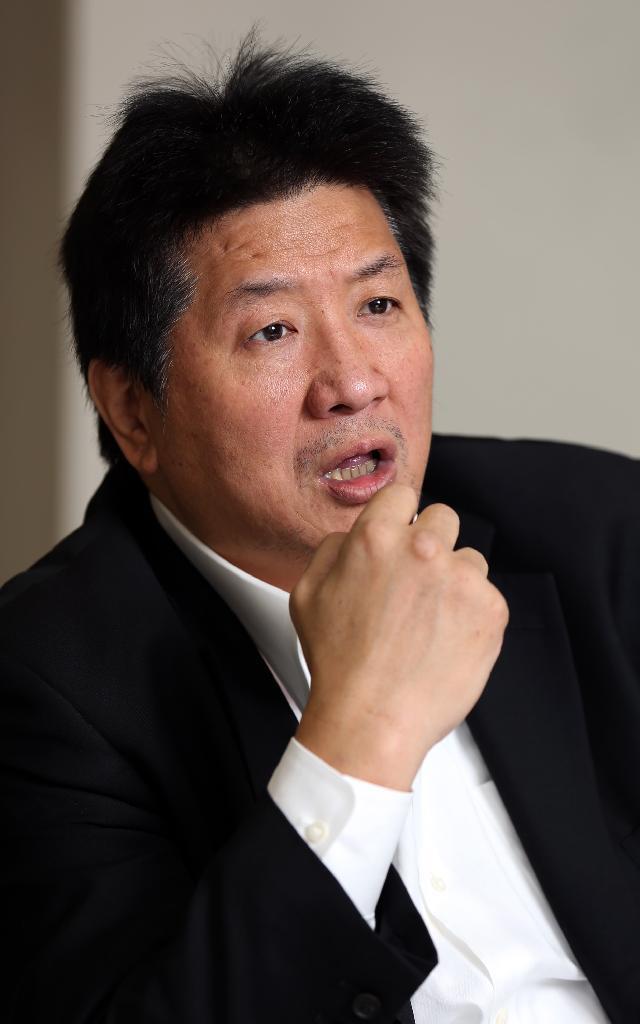 総合格闘技団体「リングス」ＣＥＯ、前田日明（まえだ・あきら）さんは「僕は一匹狼ではなく、虎を目指している。一匹狼は群れにいると害になるから追い出されただけでしょう」と語る＝１０月１８日、東京都渋谷区（小野淳一撮影）