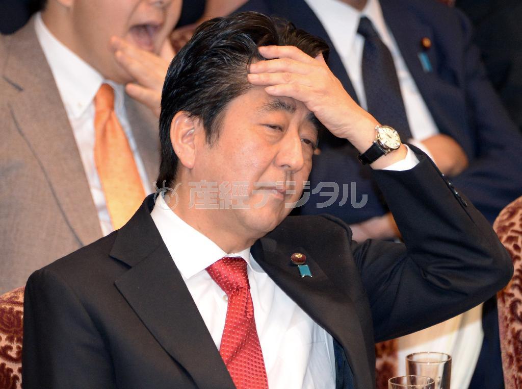 参院予算委員会に出席し、質問を聞く安倍晋三（しんぞう）首相＝１０月２３日、国会・参院第１委員会室（酒巻俊介撮影）