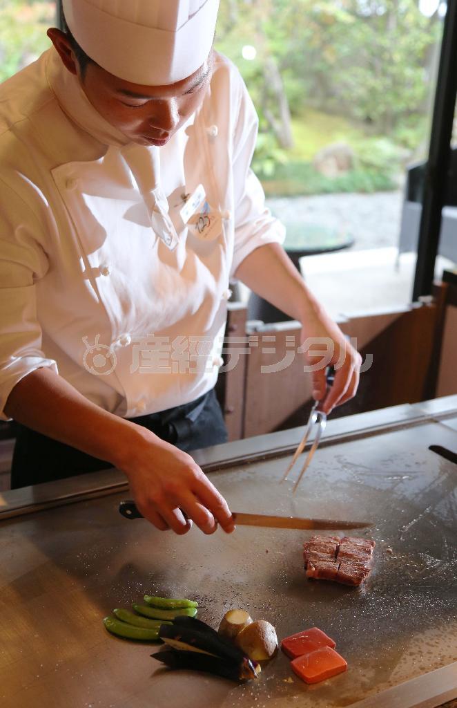 鉄板焼きも充実の素材が存分に楽しめる＝京都市左京区（恵守乾撮影）
