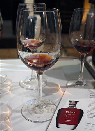 １６３８年創業のＫｏｐｋｅ社の３７５周年を記念したポートワイン＝１１月８日、中国・香港（青木冨美子さん提供）