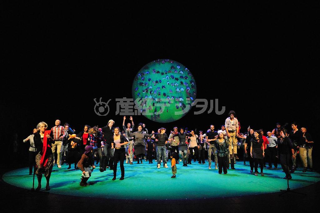 リミニ・プロトコルが２０１１年に行った「１００％ケルン」の一場面。（Ｃ）Ｓａｎｄｒａ＿Ｔｈｅｎ