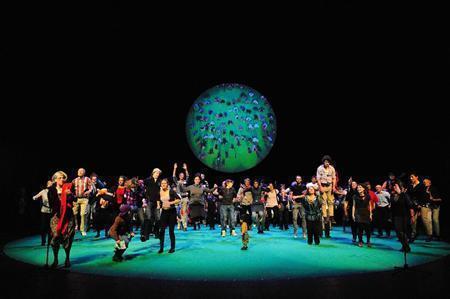 リミニ・プロトコルが２０１１年に行った「１００％ケルン」の一場面。（Ｃ）Ｓａｎｄｒａ＿Ｔｈｅｎ