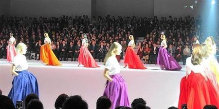 先日行われたマックスマーラのコレクション＝２０１３年１１月５日、東京都墨田区・両国国技館（提供写真）