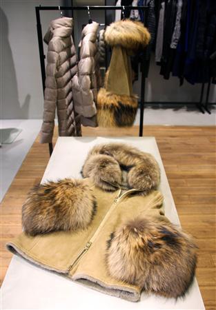 最上級の素材だけを使って作られるムートンコート（６７万２０００円）