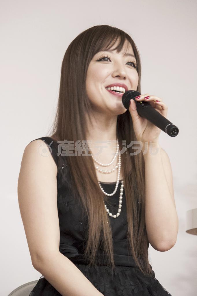 「健康じゃないと自分の歌いたい歌も歌えない」と話す「いきいき健康大使」の平原綾香さん＝２０１３年１１月１１日、東京都千代田区の都市センターホテル（本間普喜撮影）