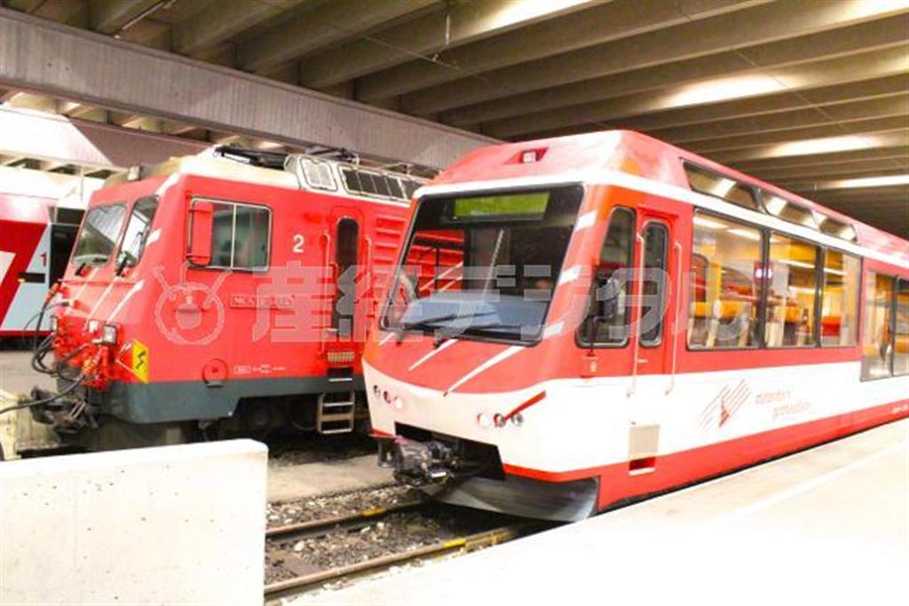 乗り継いだマッターホルン・ゴッタルド鉄道。ほんとうは車窓に絶景を臨めたはずなのに…。そんな悔しさは、もう感じなかった