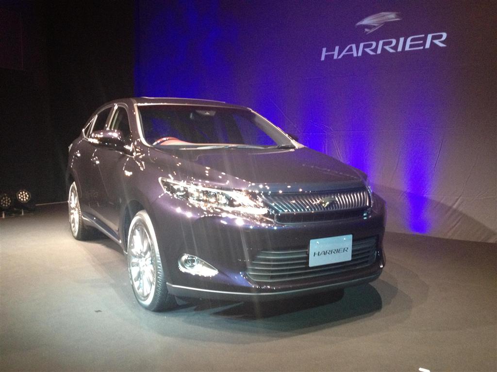 トヨタが１２月２日から発売する新型「ハリアー」。国内専用車として、復活を遂げた