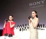 ソニーが発売した「α７」シリーズは好調に売り上げを伸ばしている＝１０月１６日、東京都港区のソニー本社