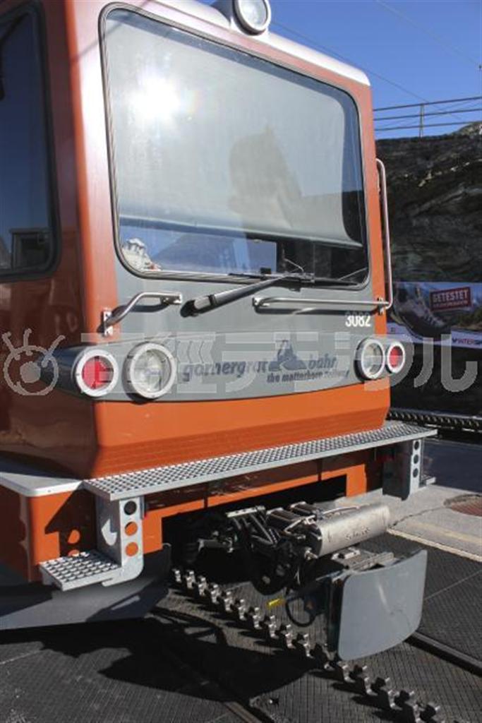 ガシガシと噛み合って山を登るアプト式ラックレール