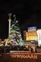 ウクライナの首都キエフの独立広場。中央のクリスマスツリーにはウクライナ国旗やＥＵ（欧州連合）旗が掲げられ、「欧州広場」と呼ばれるようになった＝２０１３年１２月６日（佐々木正明撮影）