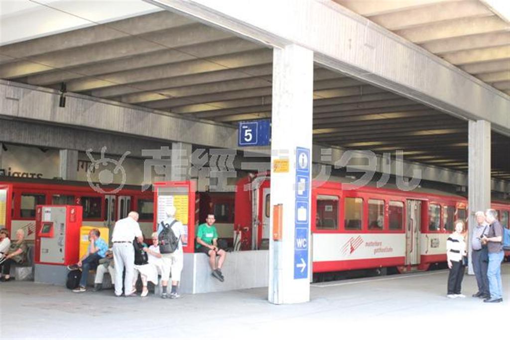 マッターホルンへの拠点となるツェルマット駅
