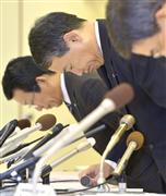 記者会見で謝罪する阪急阪神ホテルズの幹部ら。各地で相次いだ偽装問題の会見では「故意の偽装はなかった」との言葉が繰り返されたが、現場の従業員たちからは「お客さまをバカにしている」との声も上がっていた